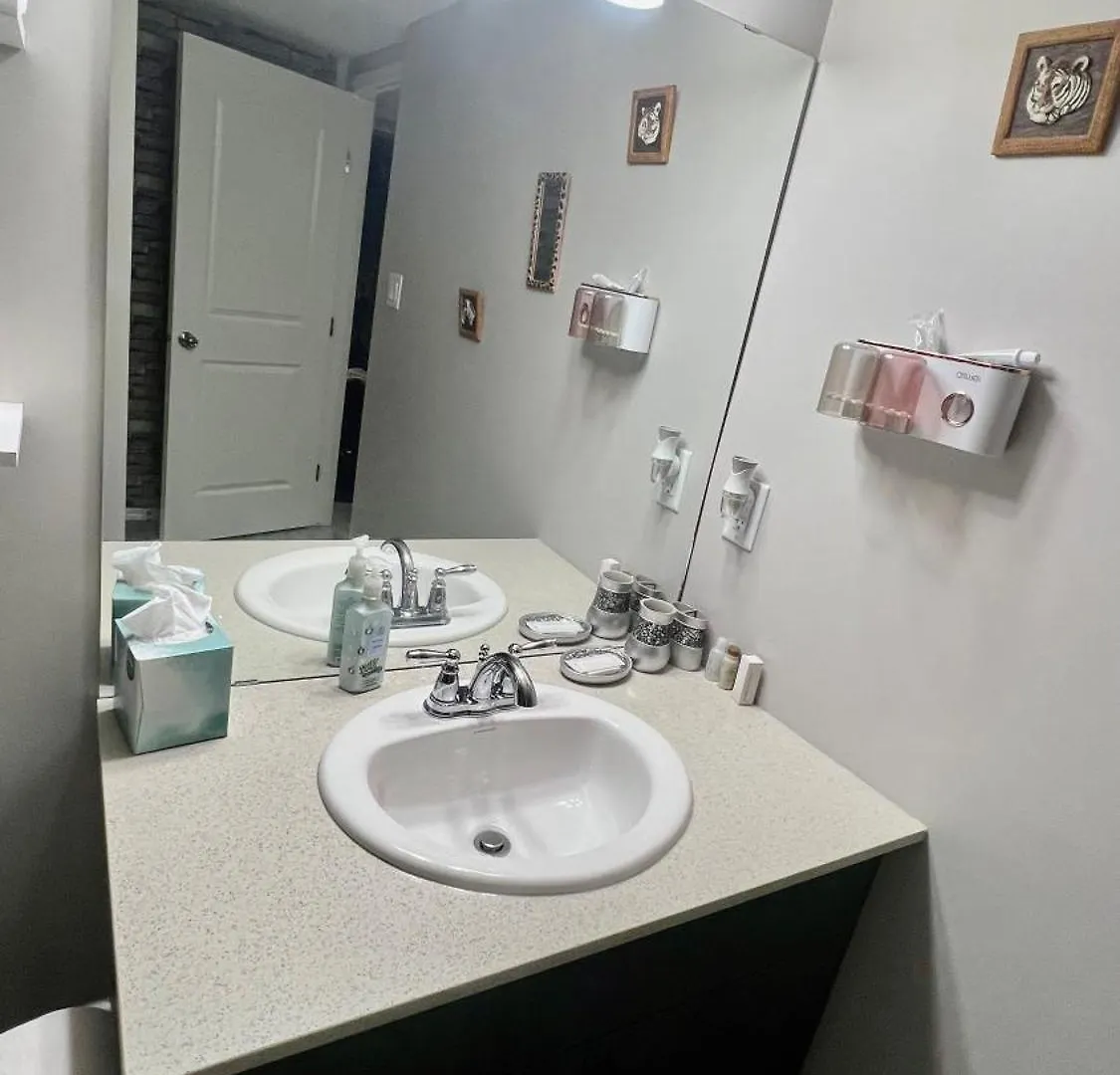 Апартаменты Fully Separate & Private Guest Suite Эдмонтон