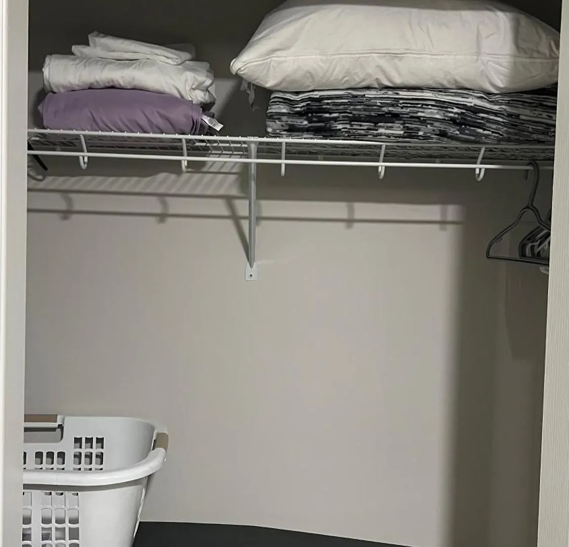 Fully Separate & Private Guest Suite Эдмонтон 0*,