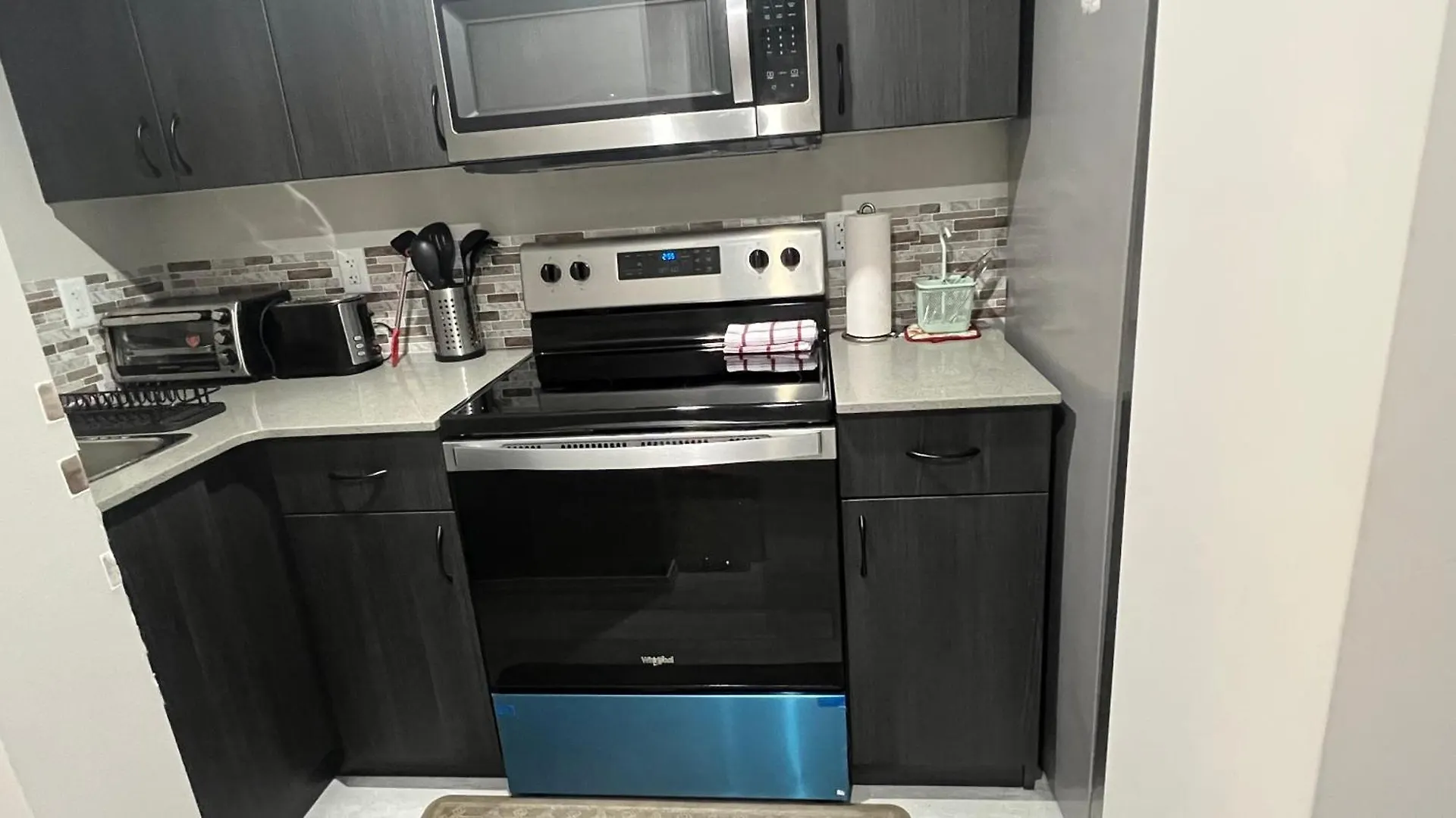 Апартаменты Fully Separate & Private Guest Suite Эдмонтон Канада