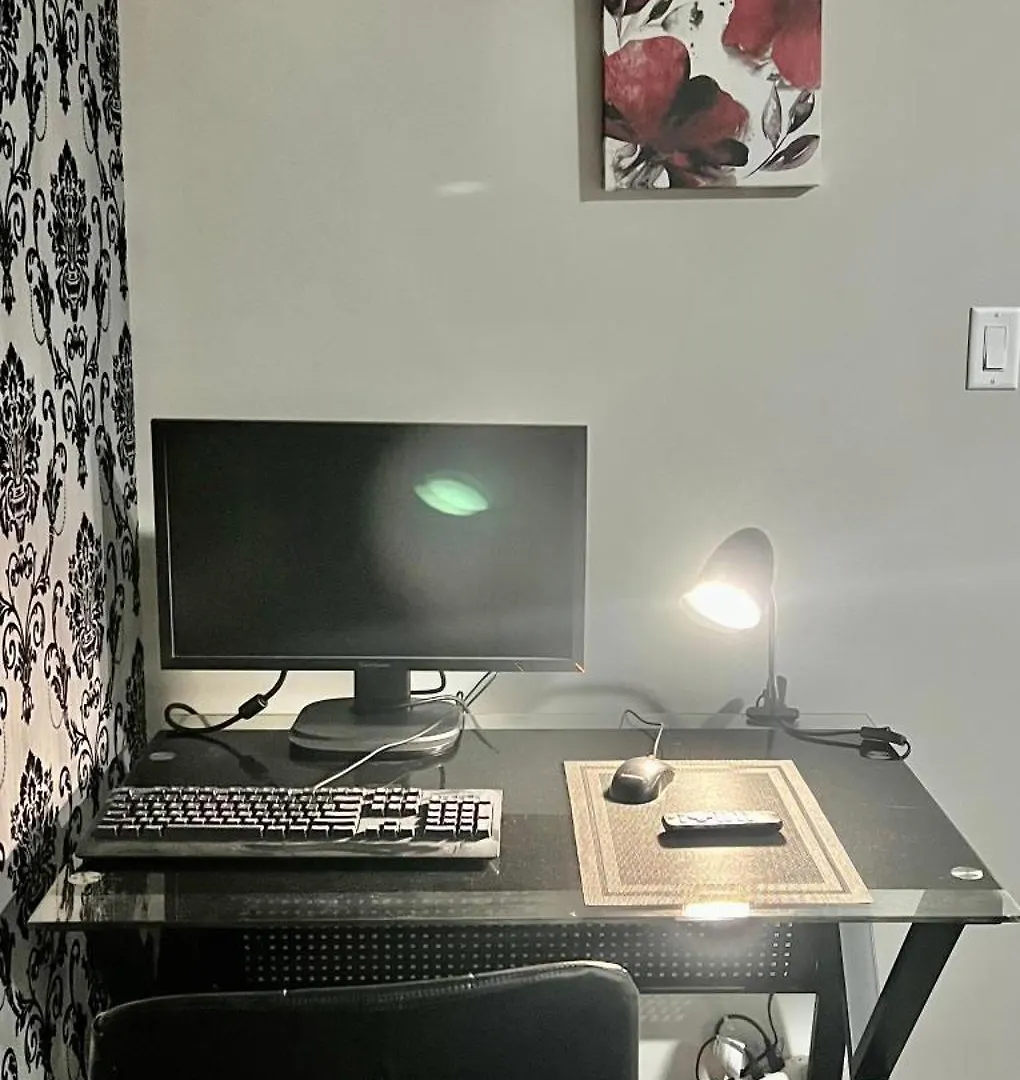 Fully Separate & Private Guest Suite Эдмонтон